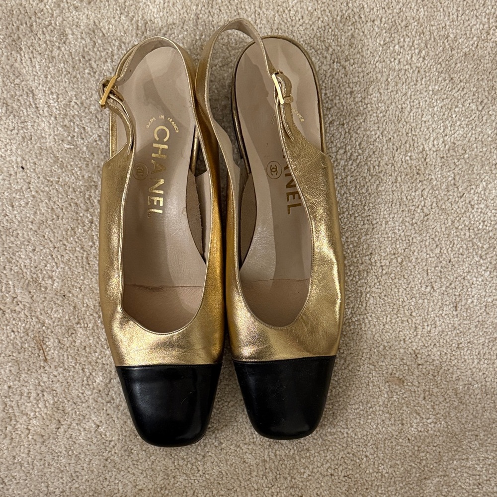 CHANEL NWOT Metallic Gold and Black Heels